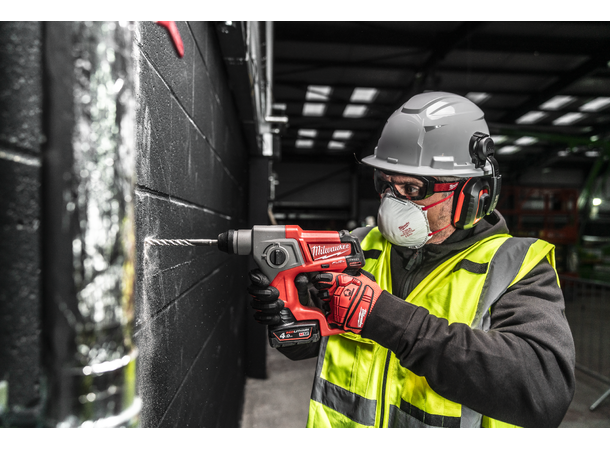 VERNEBRILLER VENTILERT LAV PROFIL KLAR Milwaukee 