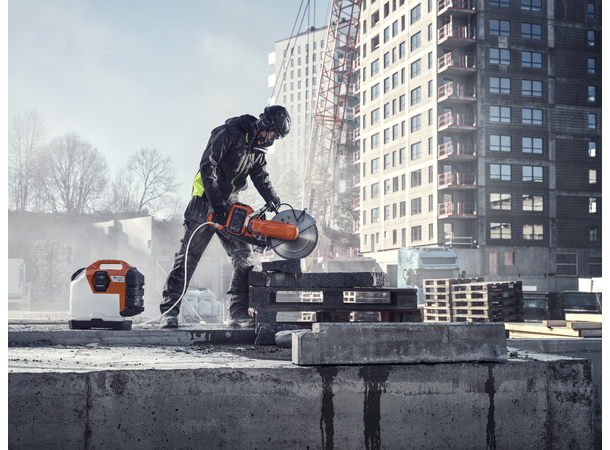 K 1 PACE MOTORKAPPESAG 14" X-HALT™ Husqvarna - Batteridrevet 