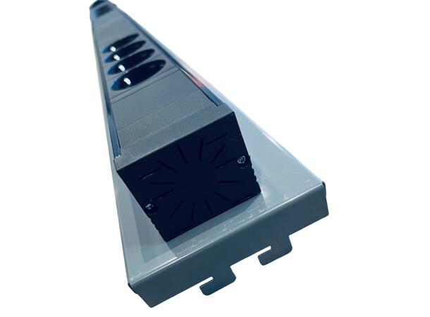 ENERGIPANEL 8 STRØMUTTAK M/BRYTER 870MM FORGRENER 8 STRØMUTTAK 3x1.5mm2 