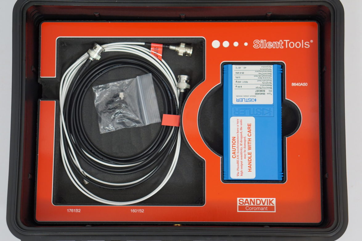 Åpen Opticase med måleutstyr